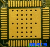 這是最不好的通孔設(shè)計(jì)，貫穿通孔直接擺放于QFN的接地散熱墊上，制造上無法確保其錫量，也就無法確保焊接良好。