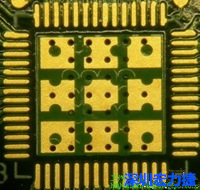 這也是不好的通孔設(shè)計(jì)，但部份通孔已經(jīng)用綠漆(mask)蓋上，但仍有部份通孔未塞孔。 