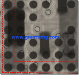BGA錫球尺寸小于0.4mm，采用降低BGA內(nèi)圍襲球的錫膏量所得到X-Ray，稍微留意一下可以發(fā)現(xiàn)最外圈的錫量(圓的直徑)比其他內(nèi)圍的錫球上的錫量來得多一點(diǎn)點(diǎn)。也就是外圈的黑色圓形直徑比內(nèi)圈的圓形來得大一點(diǎn)點(diǎn)。