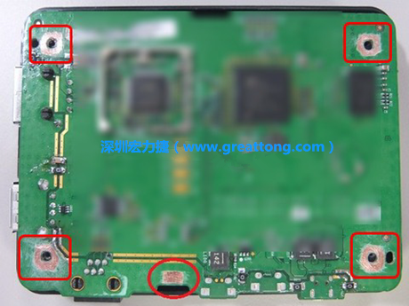手動去綠漆。使用傳統(tǒng)的刀片去除綠漆后的效果。