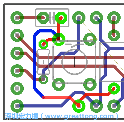 為了要創(chuàng)造一個(gè)電路通道，首先要先點(diǎn)擊重置開關(guān)的連結(jié)點(diǎn)進(jìn)行布線，在電路板的背面繪制線路直到其它線路前的乾淨(jìng)區(qū)域。