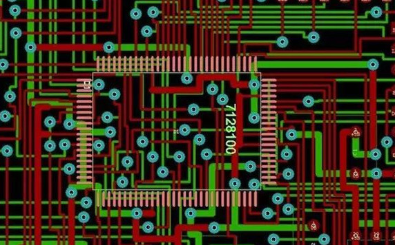 圖1：兩種PCB模型的部分電路。頂圖：傳統(tǒng)設計版本。
