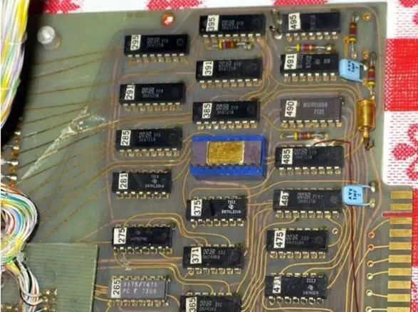 1972年開發(fā)的一塊基于Intel 8008的計算機中的印刷電路板。(資源來源：DigiBarn計算機博物館)