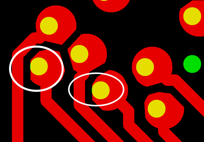 PCB生產(chǎn)會產(chǎn)生同一方向性的小小量偏移，焊盤被削的方向無規(guī)則，最惡劣的情況還會出現(xiàn)個別孔破焊環(huán)